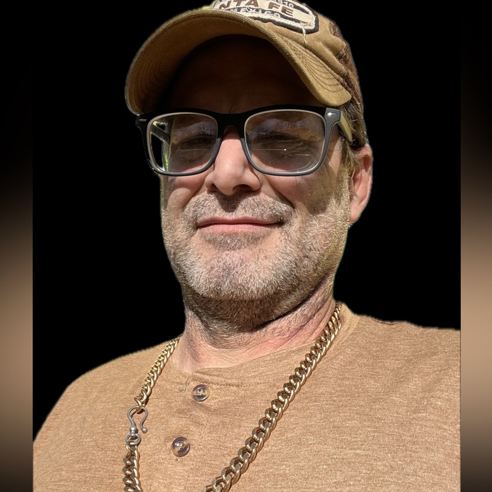 ✨🕺🏻✨ Meet your Posher, JM